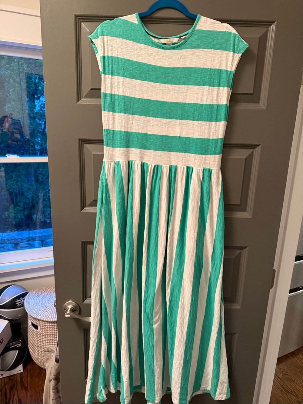 Boden Easy T-shirt midi maxi dress in gumdrop stripes. Green and white, size 6 - Picture 4 of 6